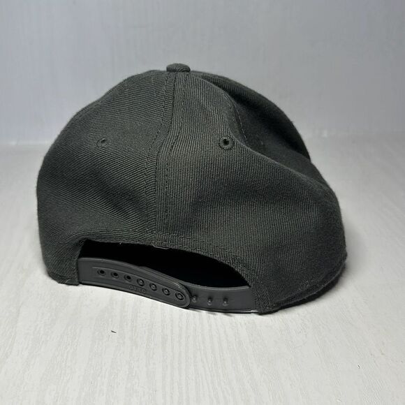 LeBron James Logo Gray Black SnapBack Hat Cap Otto 85% Acrylic 15% Wool - Picture 4 of 8